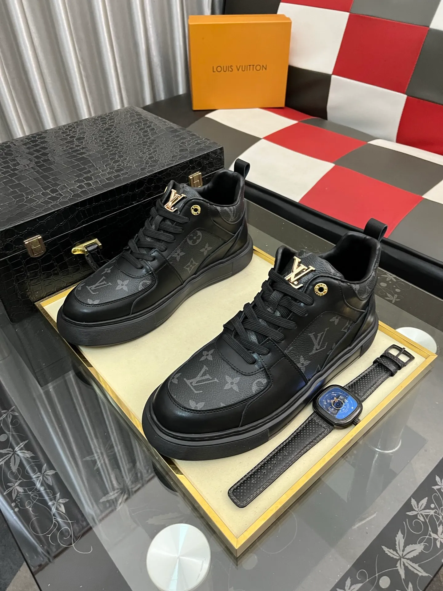 Men's shoes 💰458⌚️⌚️《Louis vuitton/LV Louis Vuitton》original quality.~ Unique modern style sneakers. 🏃A must-have casual shoe for trendy men😍😍 Original brand imported from Italy, imported original leather, cowhide lining (refuses to discolor and grind feet) sole: original sole provided by the original factory, French lazy style design ⚠️Fit to the feet, original quality, super comfortable original sole. Code number: 38-442️⃣Colors available